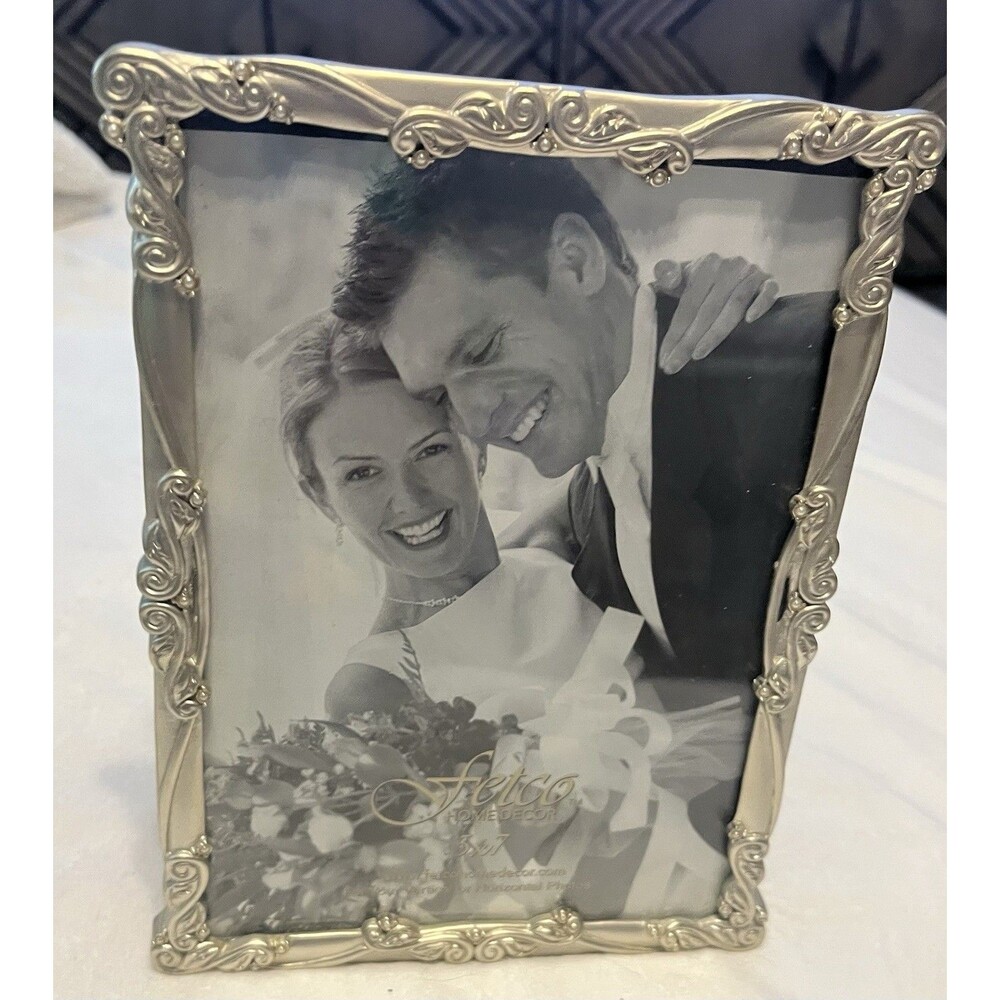 Fetco Home Decor 5x7 Silver Polished Metal Ornate Victorian Photo Frame